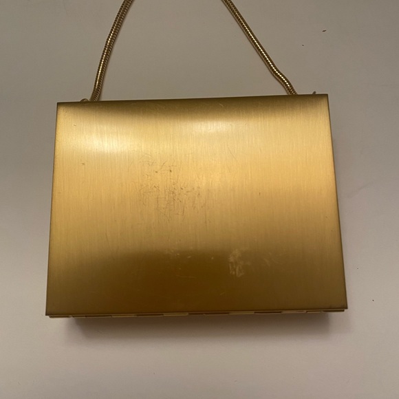 Vintage dance purse, powder, lipstick, comb, cigarette holder. Gold tone - Picture 5 of 13